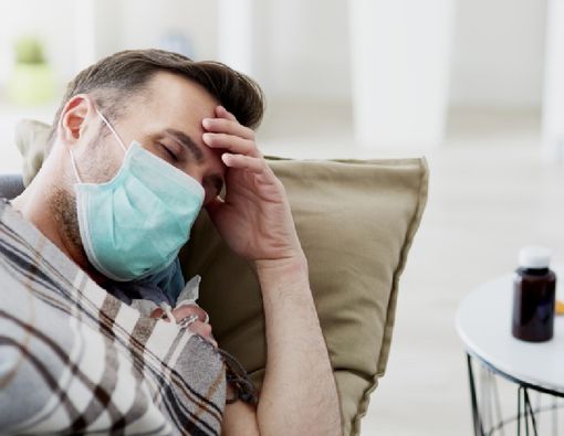 Tidur Sambil Memakai Masker Medis, Berbahayakah?