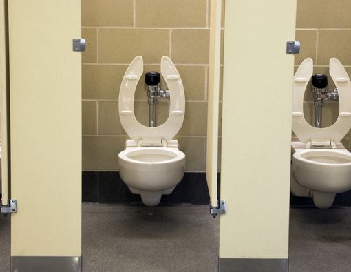 Tips ke Toilet Umum saat Kena Infeksi Saluran Kemih