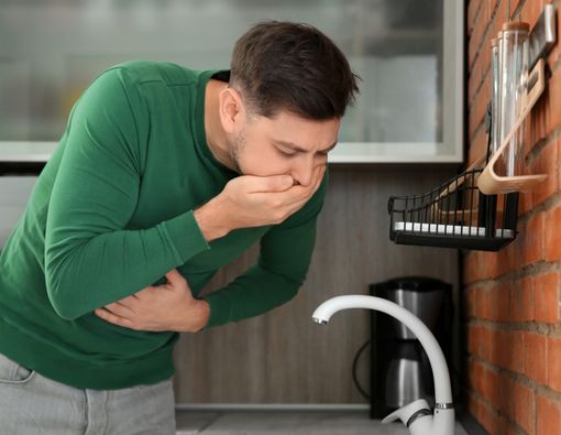 7 Penyebab Mual Tak Kunjung Hilang yang Mesti Kamu Waspadai