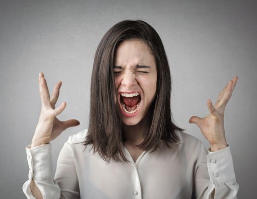 Kenali Penyebab Histeria yang Dialami Roro Fitria