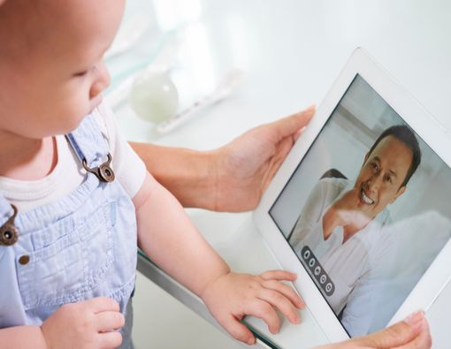 Terpaksa Long Distance Parenting, Ini Efeknya pada Anak!