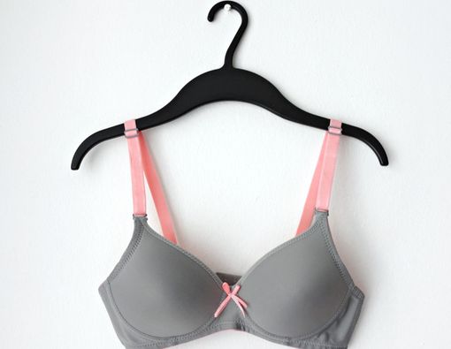 Selama #DiRumahAja, Lebih Baik Pakai Bra atau Tidak?