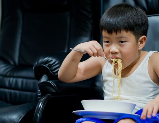 Dampak Mi Instan pada Pertumbuhan Anak