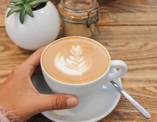 Konsumsi Kafein Bisa Memperburuk Gejala Menopause