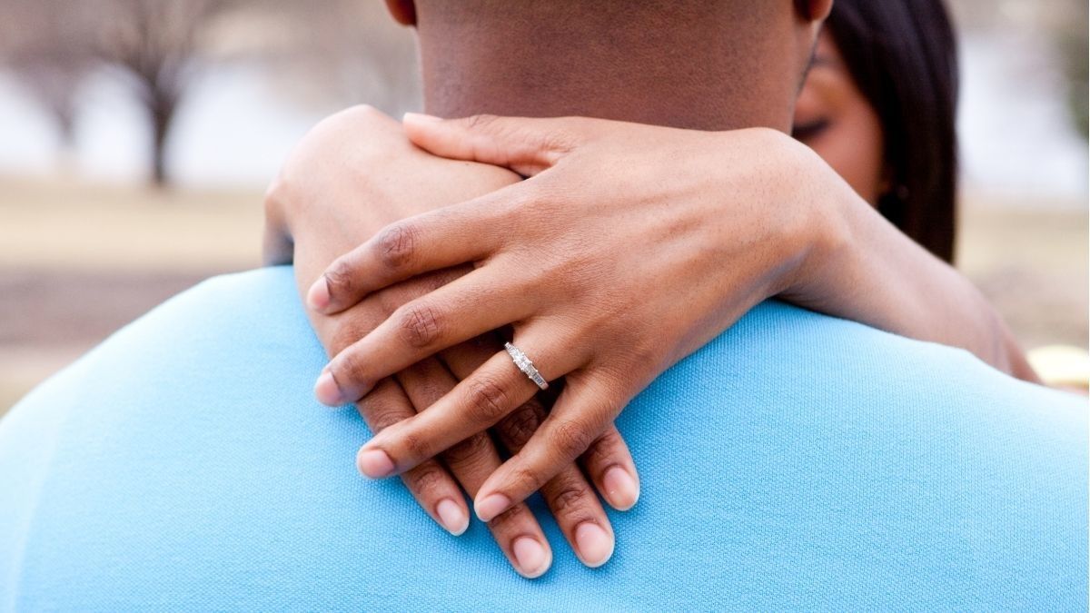 Mengenal Karmic Relationship yang Mesra namun Menyakitkan