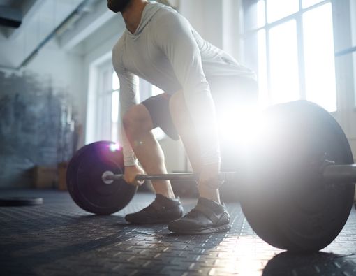 Olahraga Angkat Beban Bikin Tubuh Jadi Pendek, Benarkah?