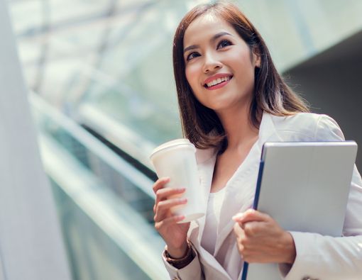 Tips dan Trik Tampil Glowing Saat Kembali ke Kantor