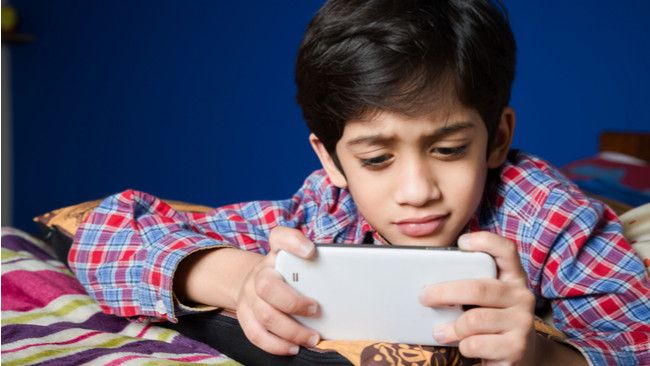 Tips Mudah Membatasi Screen Time pada Anak (Xubayr Mayo/Shutterstock)