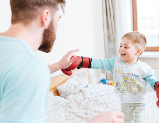 Kiat Menghadapi Balita yang Suka Memukul