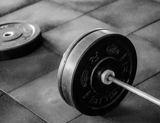 Bahaya Olahraga Angkat Beban Menggunakan Penis