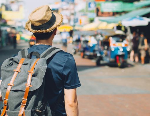 Tips Nyaman Traveling Bagi Penderita Asam Urat