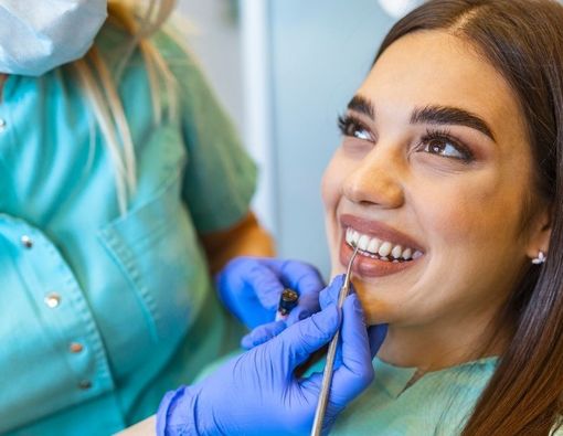 Perlu Paham, Ini Prosedur Scaling Gigi Yang Tepat