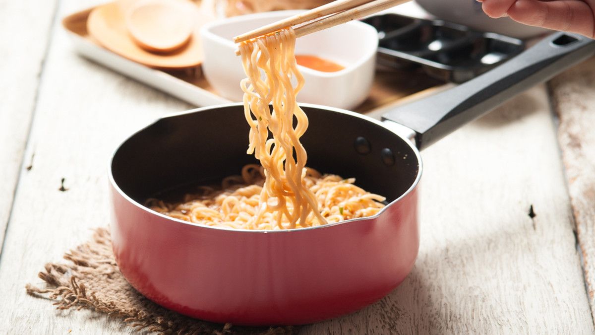 Makan Mi Instan Tiap Hari, Benarkah Picu Kanker?