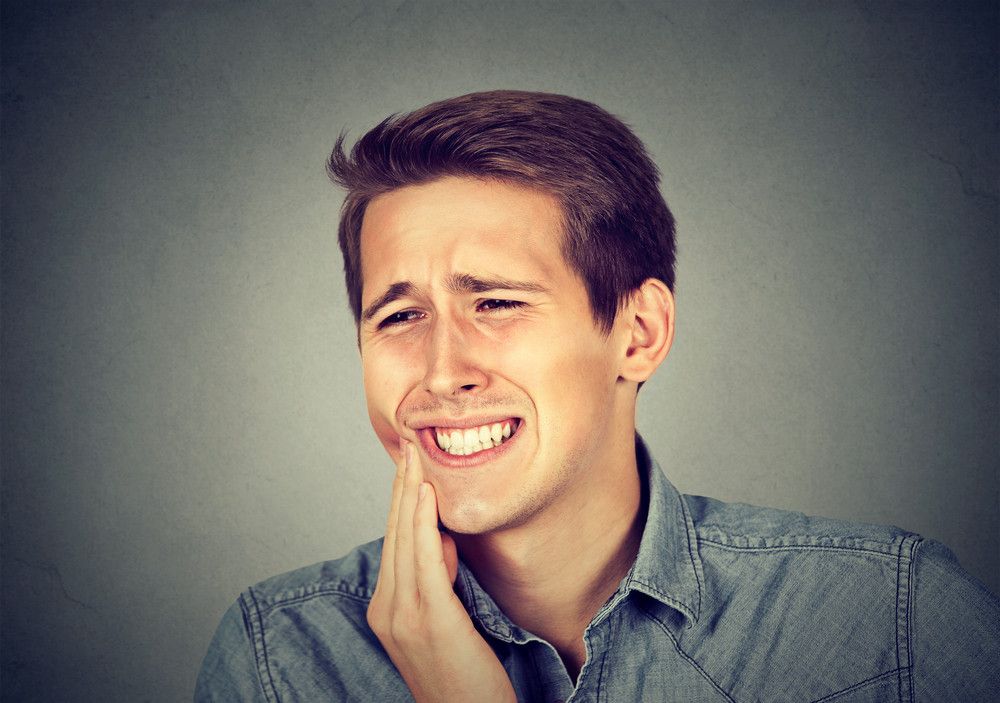 Bahaya Melakukan Perawatan Gigi di Tukang Gigi