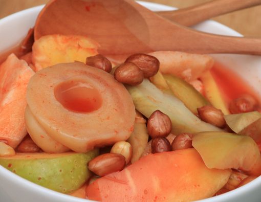 Terbuat dari Sayur dan Buah, tapi Apa Asinan dan Manisan Itu Sehat?