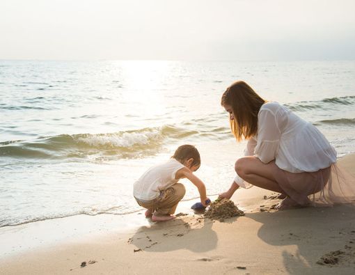 Pastikan Keselamatan si Kecil saat Liburan ke Pantai