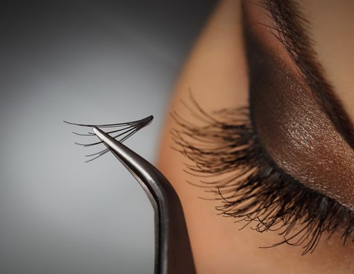 Amankah Pasang Eyelash Extension Sendiri di Rumah?