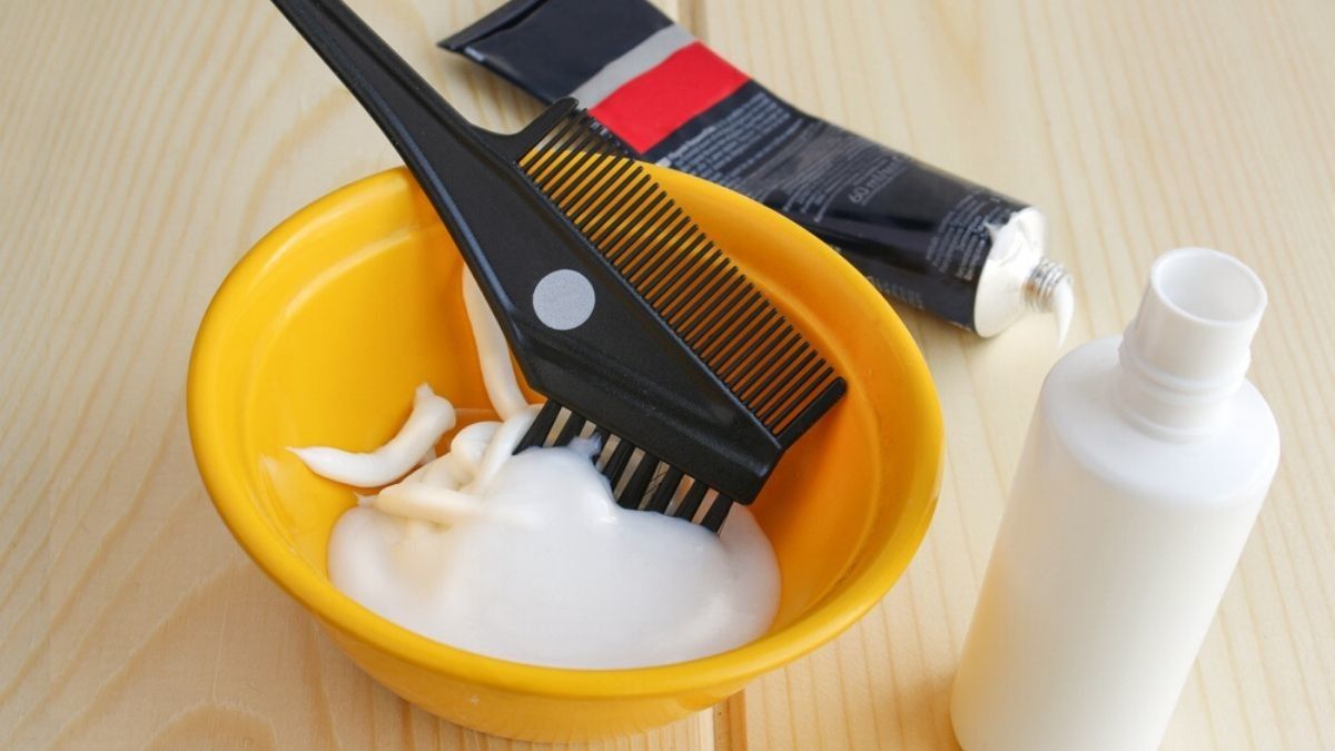 Bleaching atau Mewarnai Rambut Kemaluan Itu Boleh Nggak, sih?