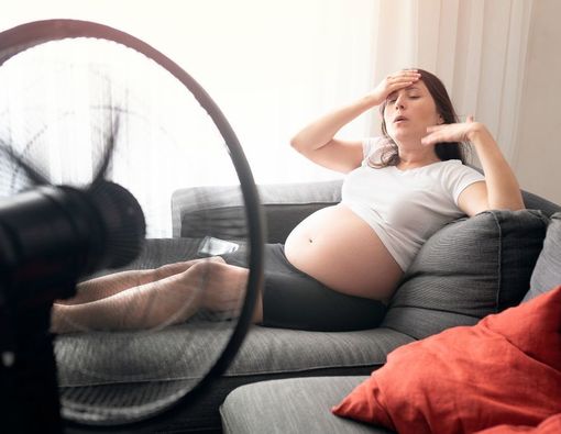 Alami Keringat Berlebih saat Hamil? Ini Penyebabnya