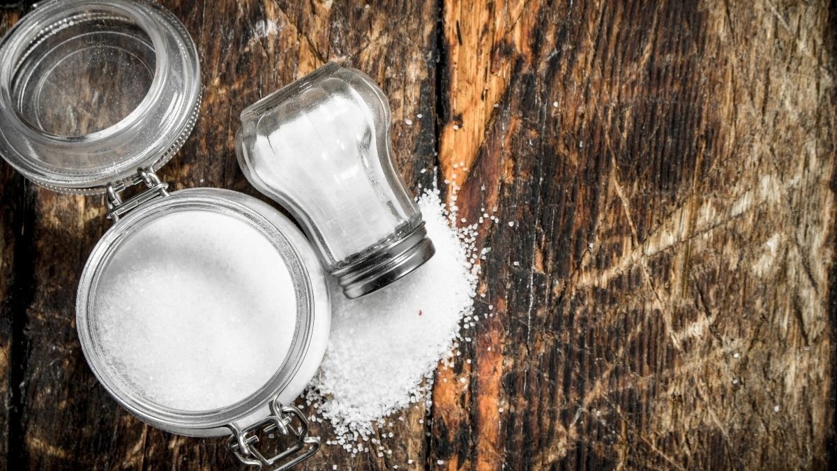 Minum Air Garam Bisa Jaga Kesehatan Paru, Benarkah?