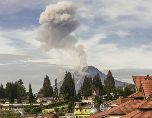 Gunung Sinabung Meletus, Awas Debu Vulkanik Ancam Kesehatan!