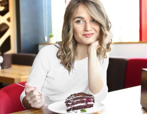 Tips Merawat Gigi untuk Pencinta Makanan Manis