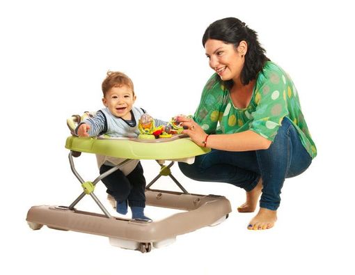Benarkah Baby Walker Dapat Bantu Anak Cepat Berjalan?
