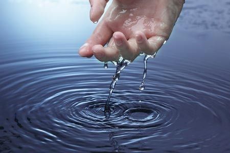 Cukupkah Membersihkan Tangan Hanya dengan Air?