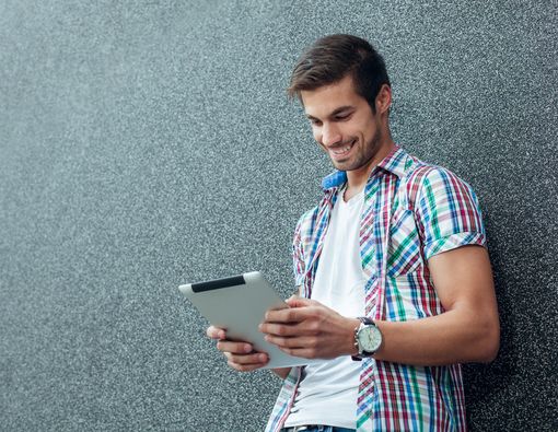 Kecanduan Media Sosial? Awas, Bahaya Social Jet Lag Mengintai