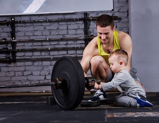 Ayah Membawa Anak Balita ke Gym, Amankah?