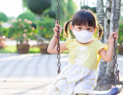 Anak Main di Luar saat New Normal? Ini Tips Amannya!