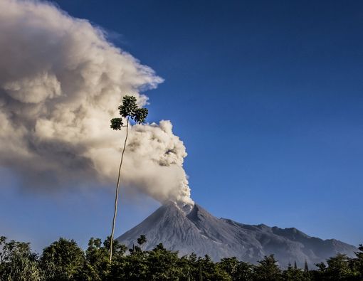 Waspada 4 Penyakit Ini Jika Anda Terpapar Abu Gunung Merapi