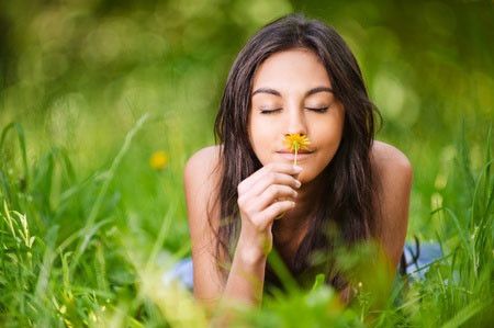 Aroma Bunga, Benarkah Hanya Sampai di Hidung Saja?