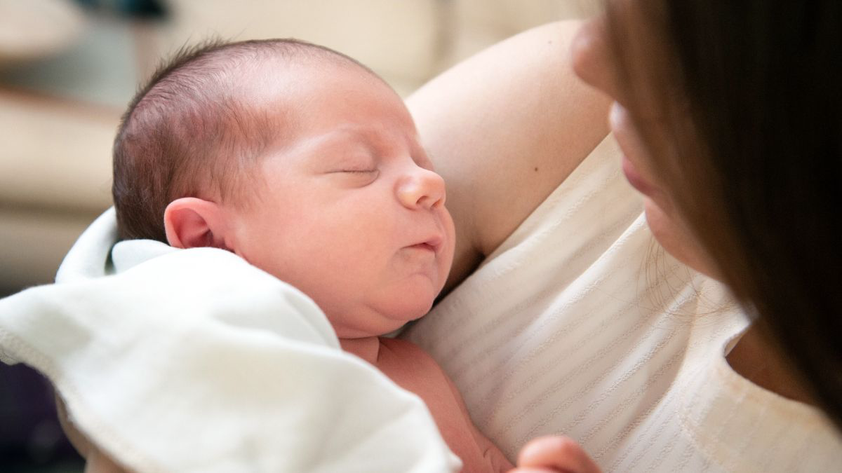 Cara Merawat Bayi Baru Lahir dengan Benar