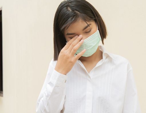 Sering Menyentuh Wajah Tanpa Sadar? Ini yang Harus Dilakukan