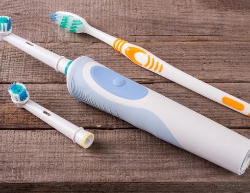 Sikat Gigi Elektrik vs Manual, Mana Lebih Ampuh Bersihkan Gigi?