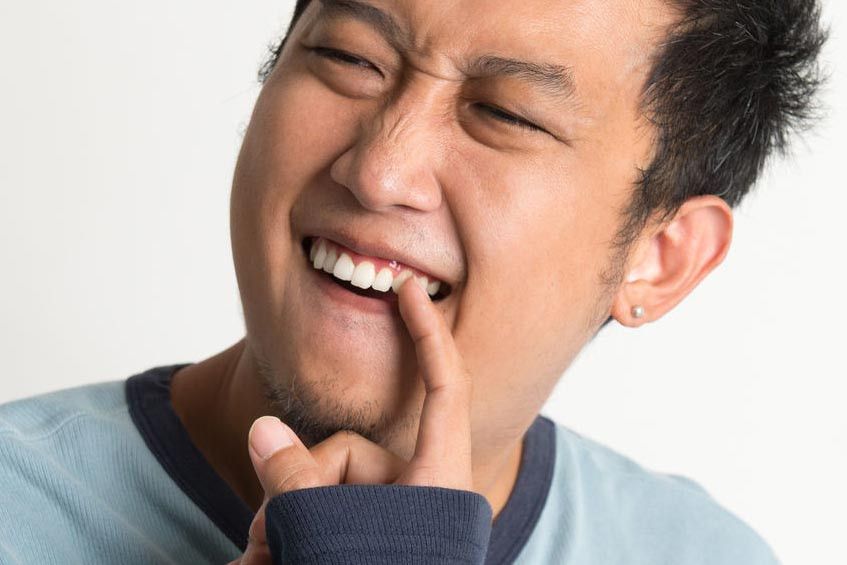 Inilah Penyebab Makanan Terselip di Gigi