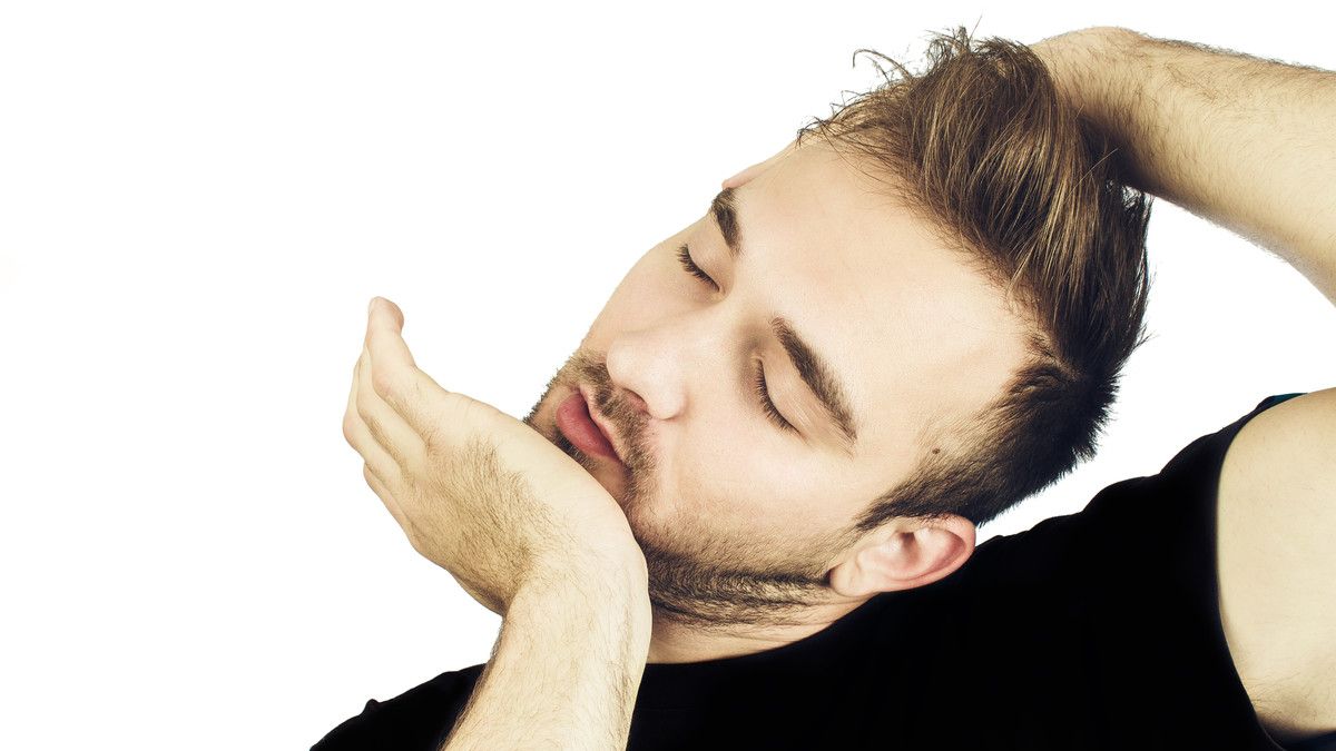 Bahaya Memutar Leher hingga Berbunyi