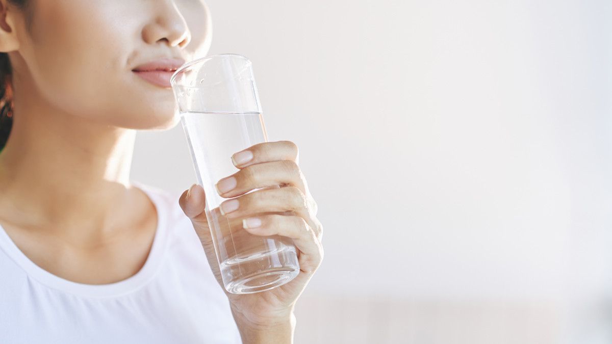 Mitos-Mitos Air Minum yang Keliru, Ini Faktanya