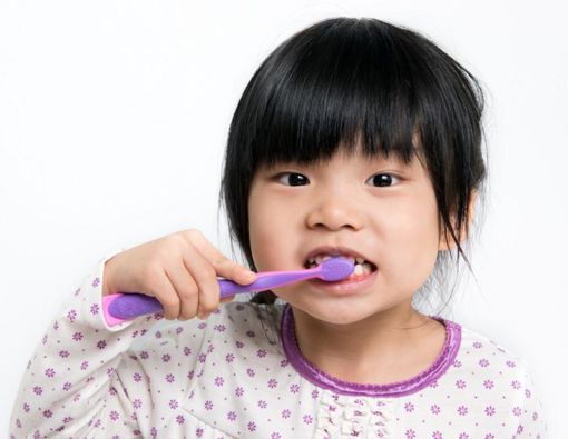 5 Penyebab Gusi Anak Berdarah, Apakah Berbahaya?