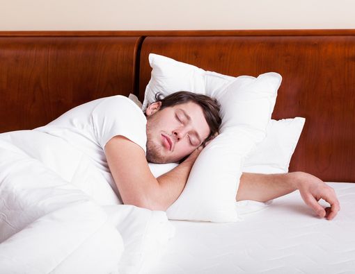 Mengapa Lengan Terasa Kebas Saat Tidur?