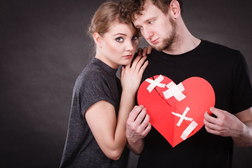 Patah Hati Lantaran Artis Pujaan Menikah? Ini Cara Mengatasinya