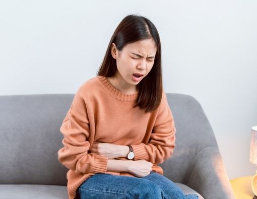 12 Cara Mudah Mengatasi Sakit Perut di Rumah