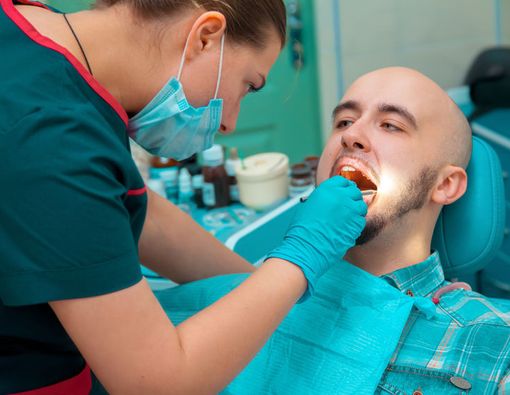 Penderita HIV/AIDS Rentan Alami Gangguan Gigi dan Mulut Ini