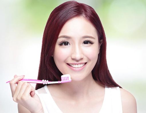 7 Cara Memutihkan Gigi Secara Alami