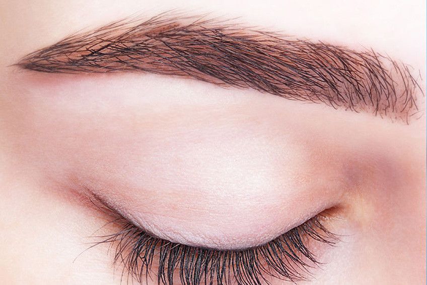 12 Cara Menebalkan Alis Alami seperti Selebriti