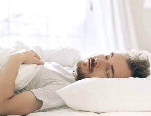 Benarkah Tidur Siang Turunkan Risiko Serangan Jantung dan Stroke?