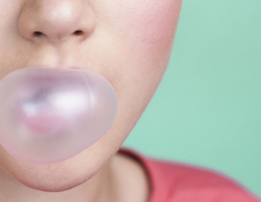 Makan Permen Karet Bisa Tingkatkan Konsentrasi