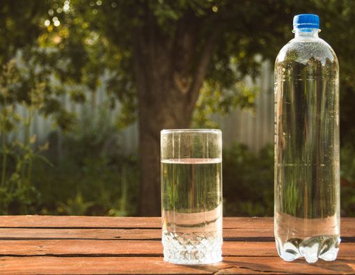 Air Rebusan vs. Air Minum Kemasan, Mana Lebih  Baik untuk Si Kecil?