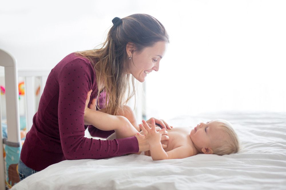 Manfaat Mengoleskan Minyak Telon pada Bayi